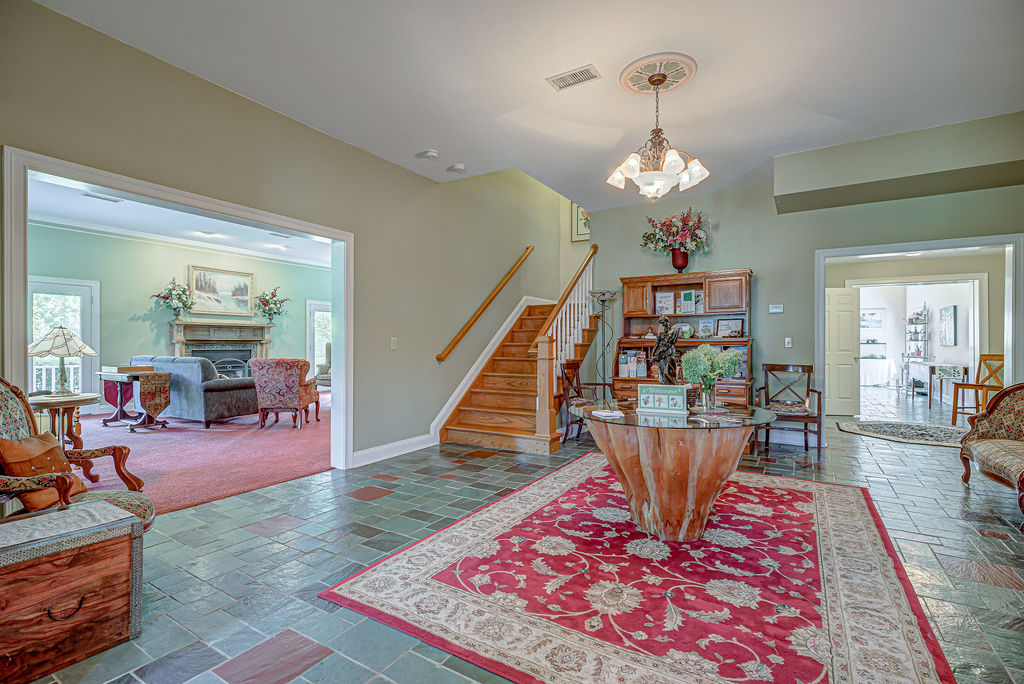 White Garden Inn Sign