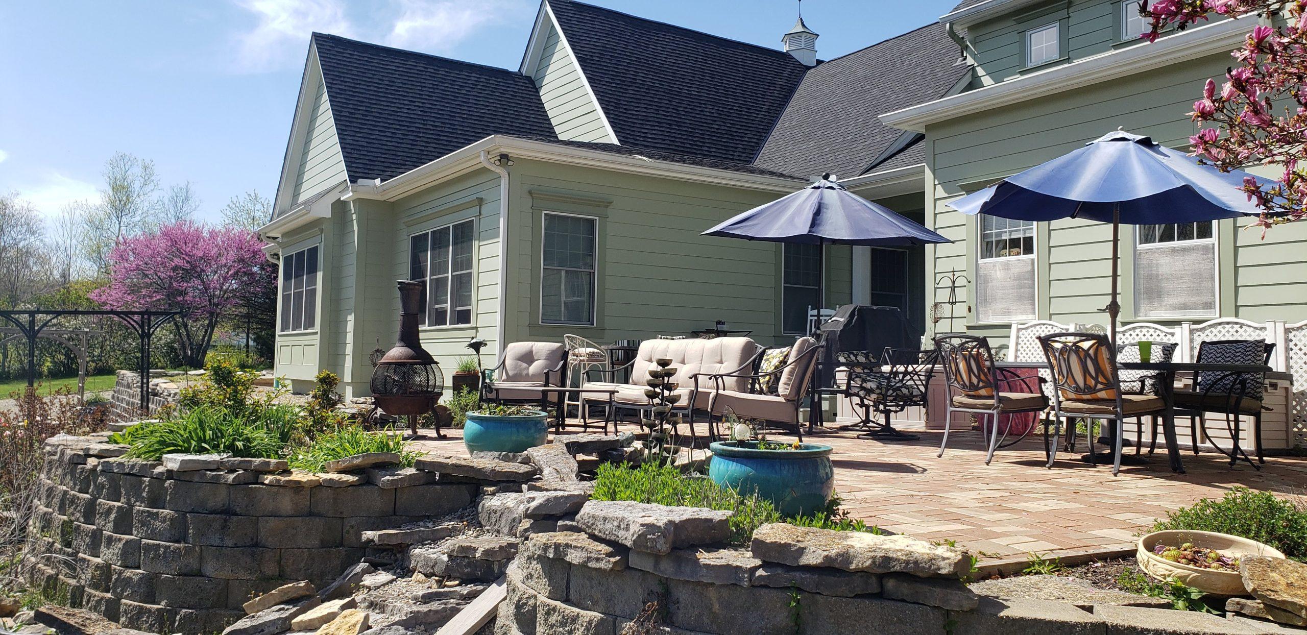 White Garden Inn Sign